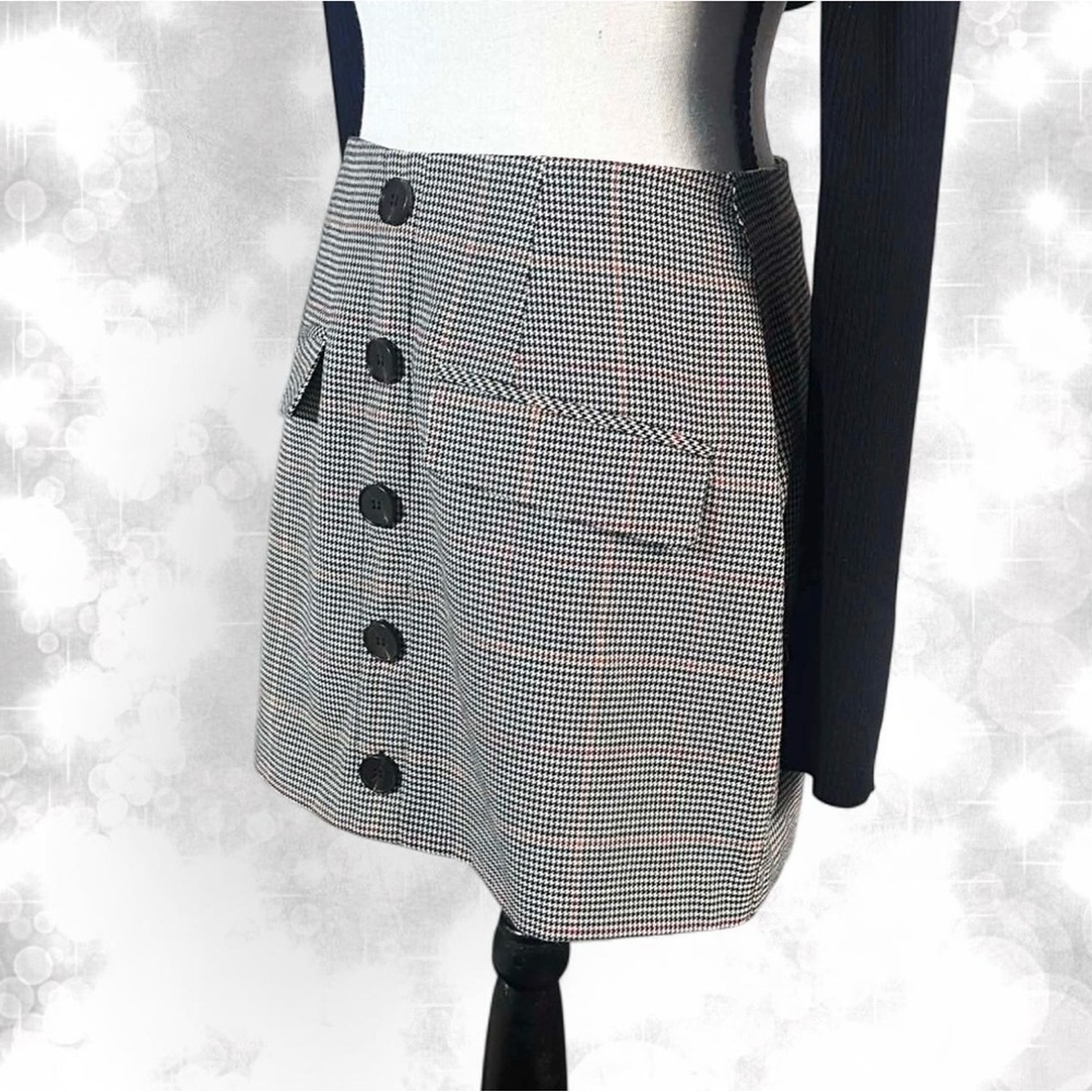 Forever 21 Classic Black and White Houndstooth Skirt - Picture 2 of 6